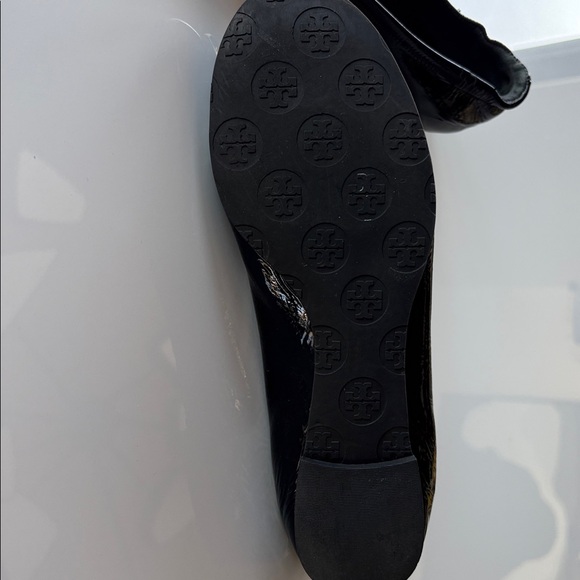 Tory Burch Black Patent Leather Flats with Gold Logo - Picture 5 of 6